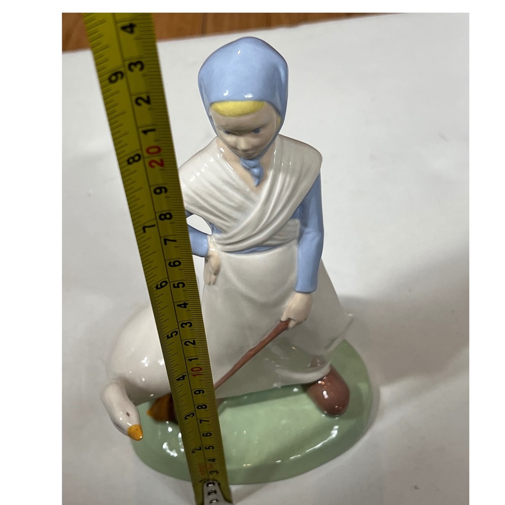 Vintage Porcelain‎ Figurine Girl with Goose Shepherdess Farmhouse Decor - Picture 5 of 6